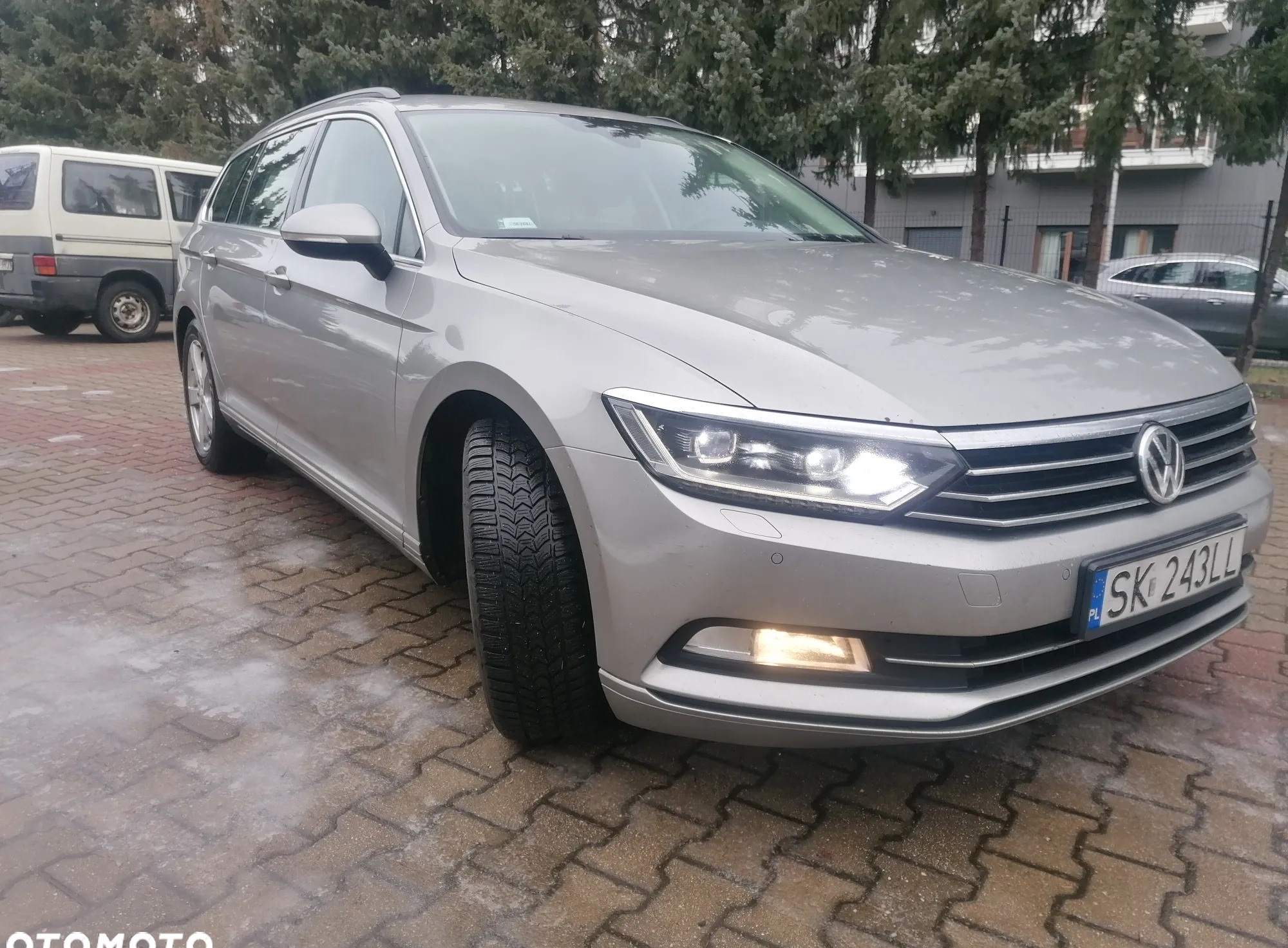 Volkswagen Passat cena 49000 przebieg: 259200, rok produkcji 2017 z Katowice małe 92